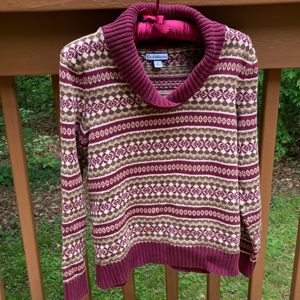 Croft & Barrow tan and burgundy sweater